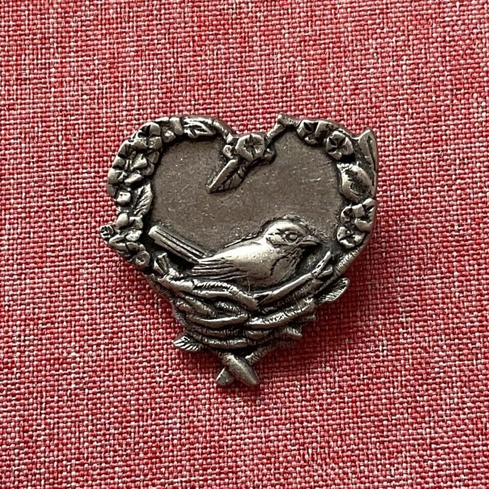 VINTAGE BIRDS & BLOOM 2004 HEART BIRD ON A NEST  PEWTER